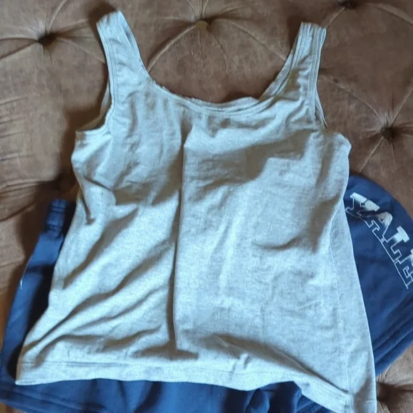 Yale University Blue Athletic Shorts and Gray Tank Top - Picture 4 of 4